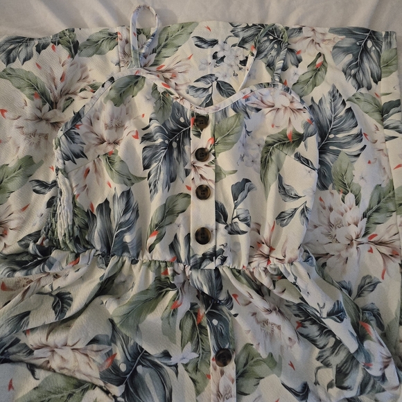 Green and White Buttoned Midi Sundress - Picture 6 of 6